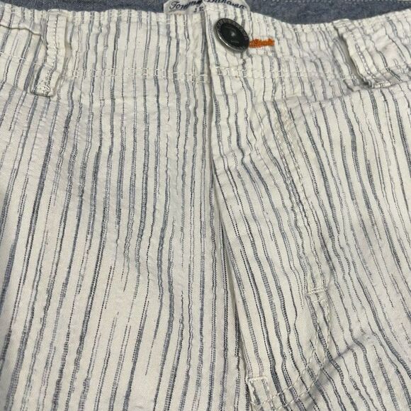 Tommy Bahama Jeans Casual Abstract Stripe Shorts. Size 34. - Picture 3 of 8